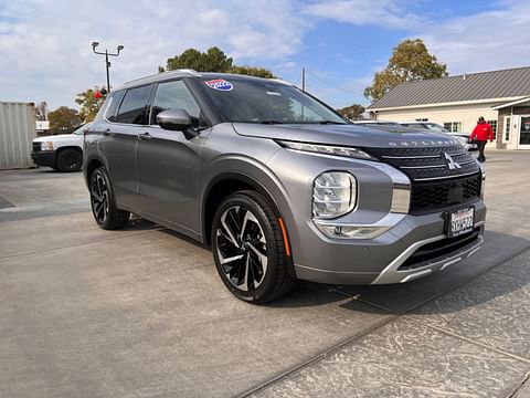 1 image of 2022 Mitsubishi Outlander SEL