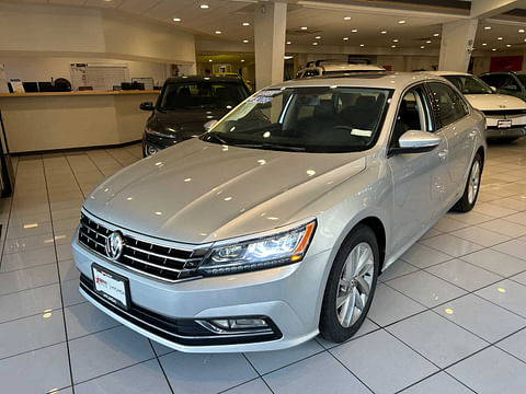 1 image of 2018 Volkswagen Passat 2.0T SE