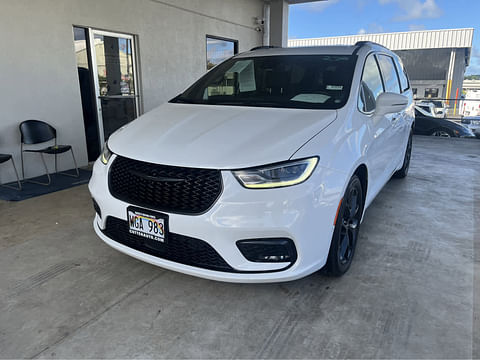 1 image of 2021 Chrysler Pacifica Touring L