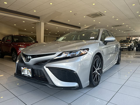 1 image of 2021 Toyota Camry SE