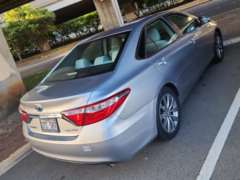 1 image of 2015 Toyota Camry Hybrid XLE
