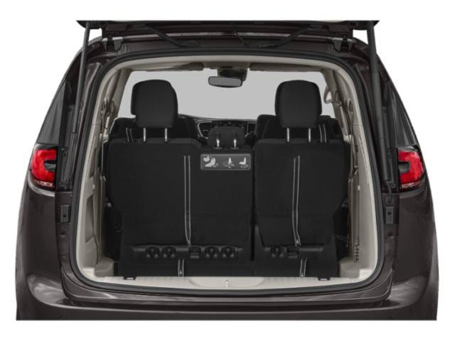14 thumbnail image of  2021 Chrysler Pacifica Touring L