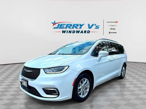 1 image of 2022 Chrysler Pacifica Touring L