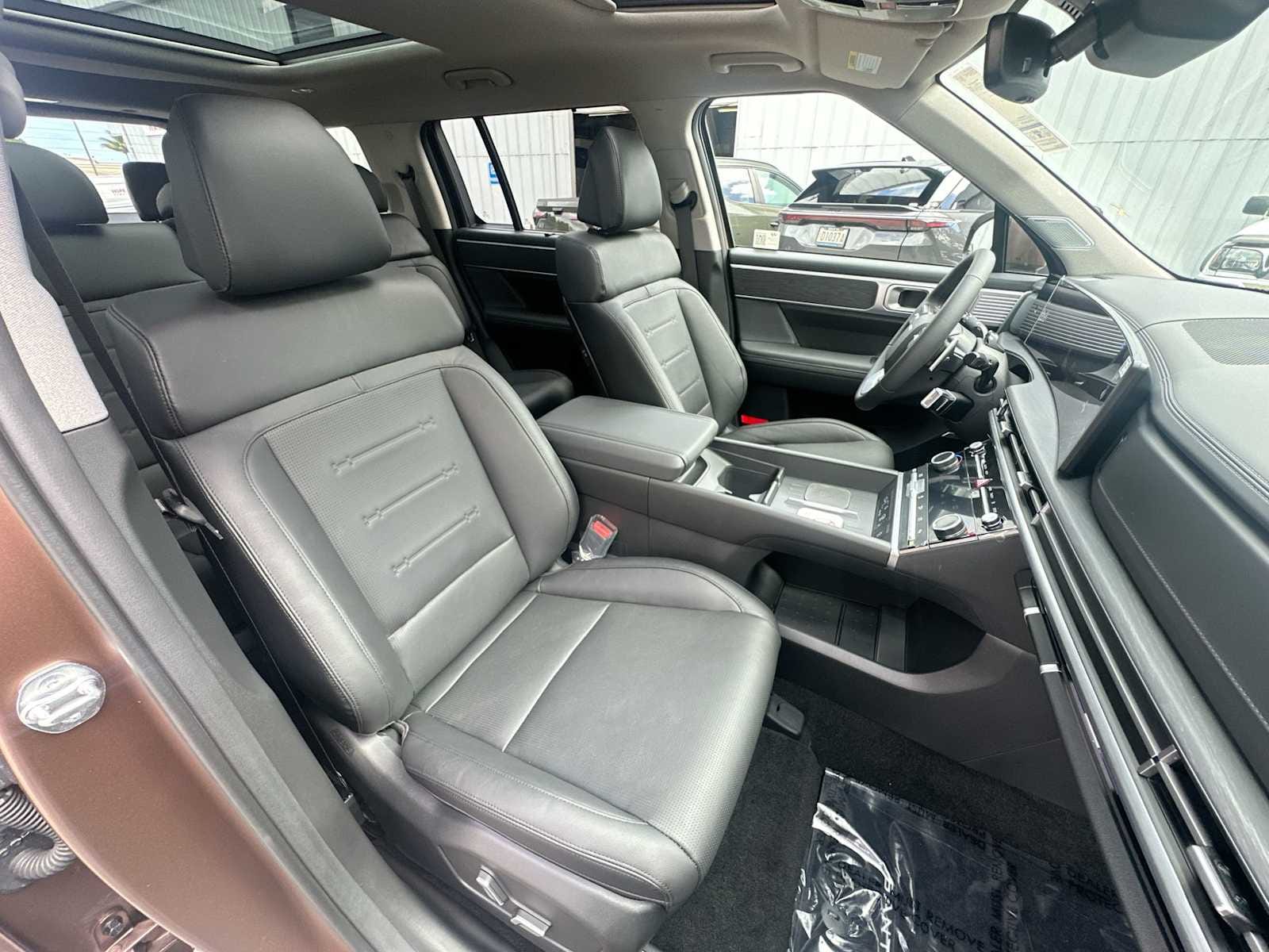 2025 Hyundai Santa Fe Limited - Photo 27