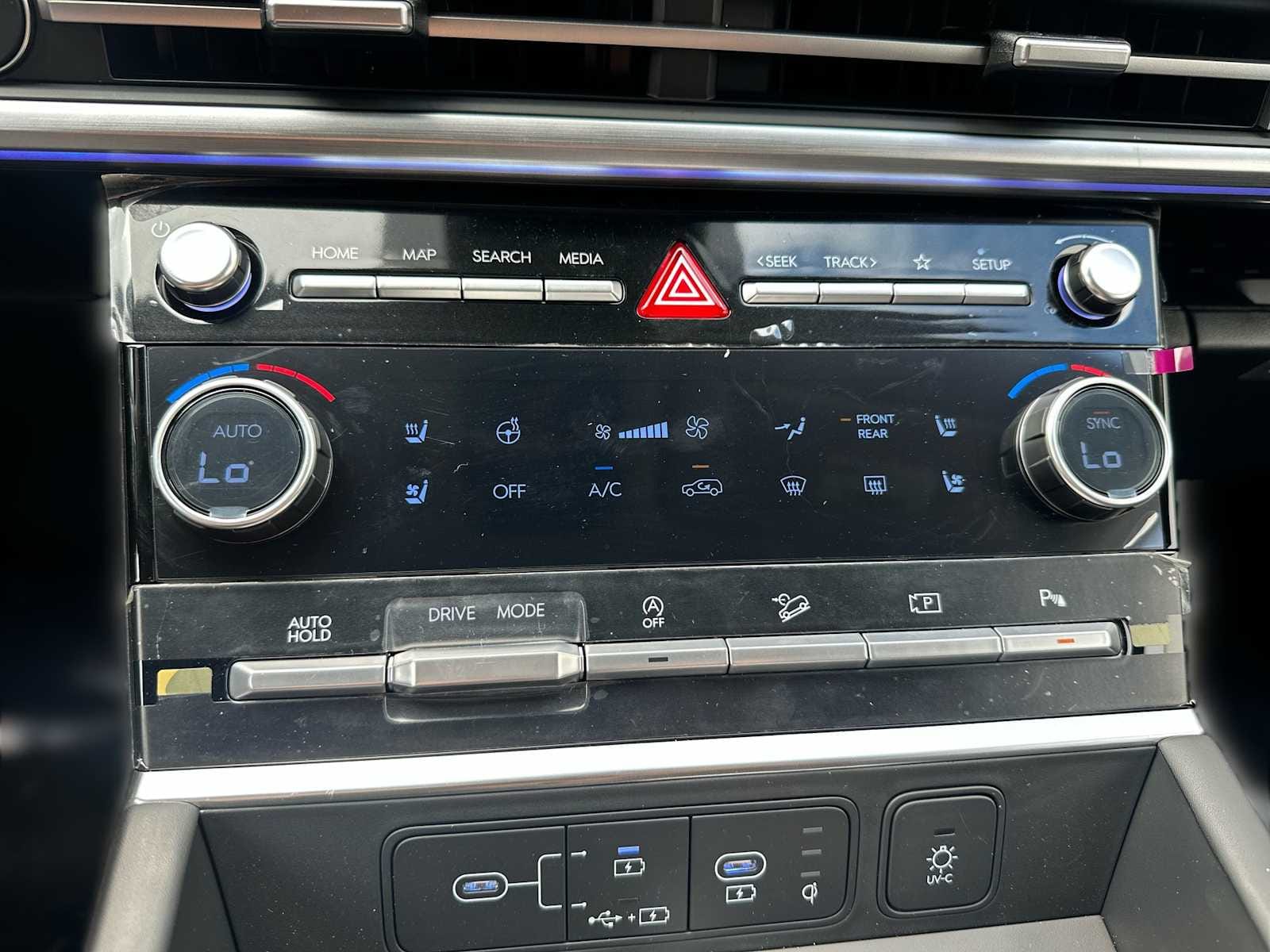 2025 Hyundai Santa Fe Limited - Photo 17