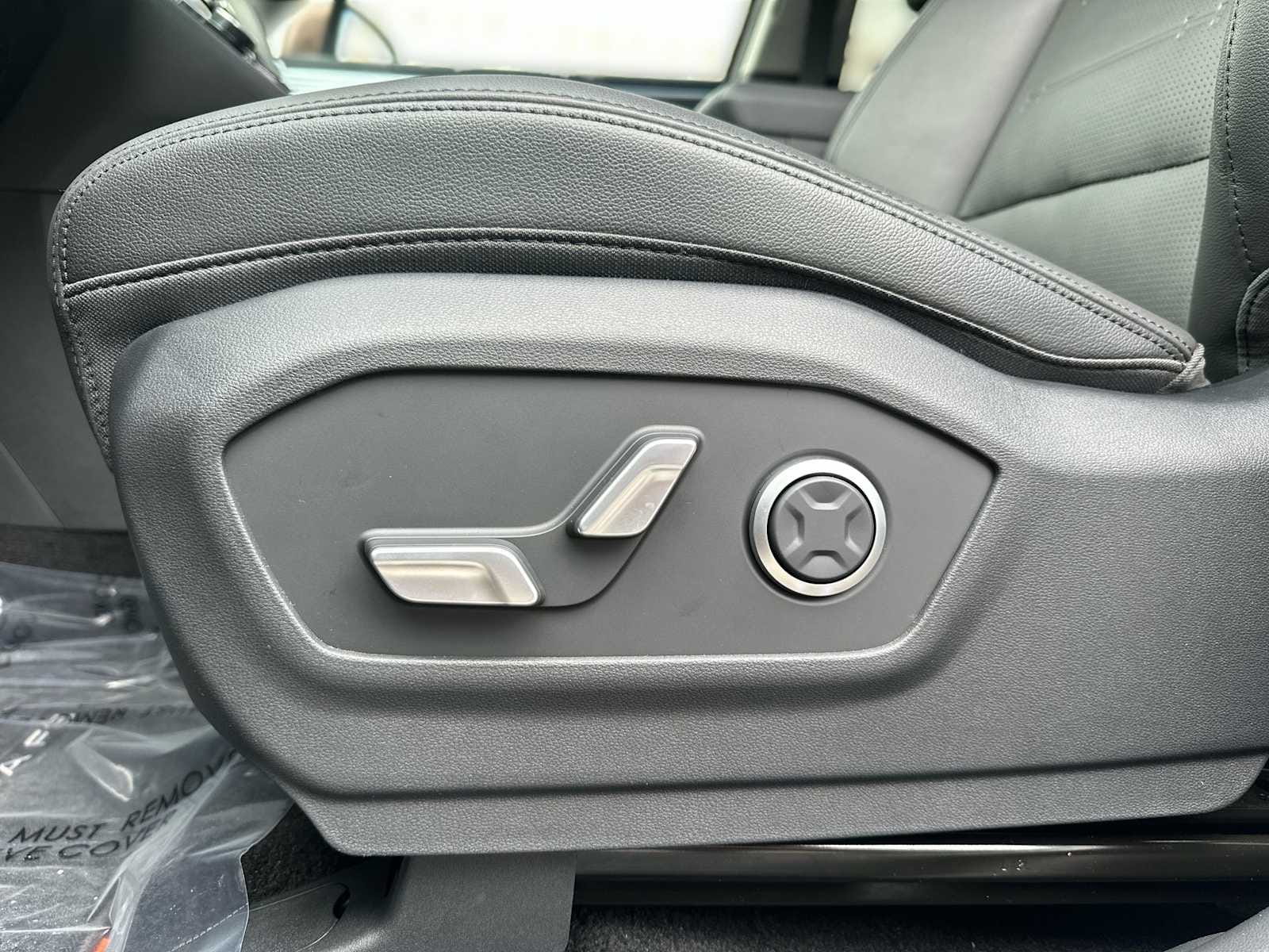 2025 Hyundai Santa Fe Limited - Photo 14