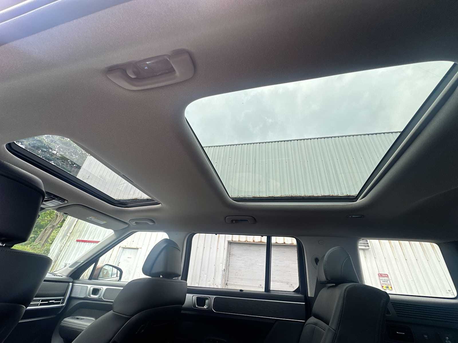 2025 Hyundai Santa Fe Limited - Photo 16
