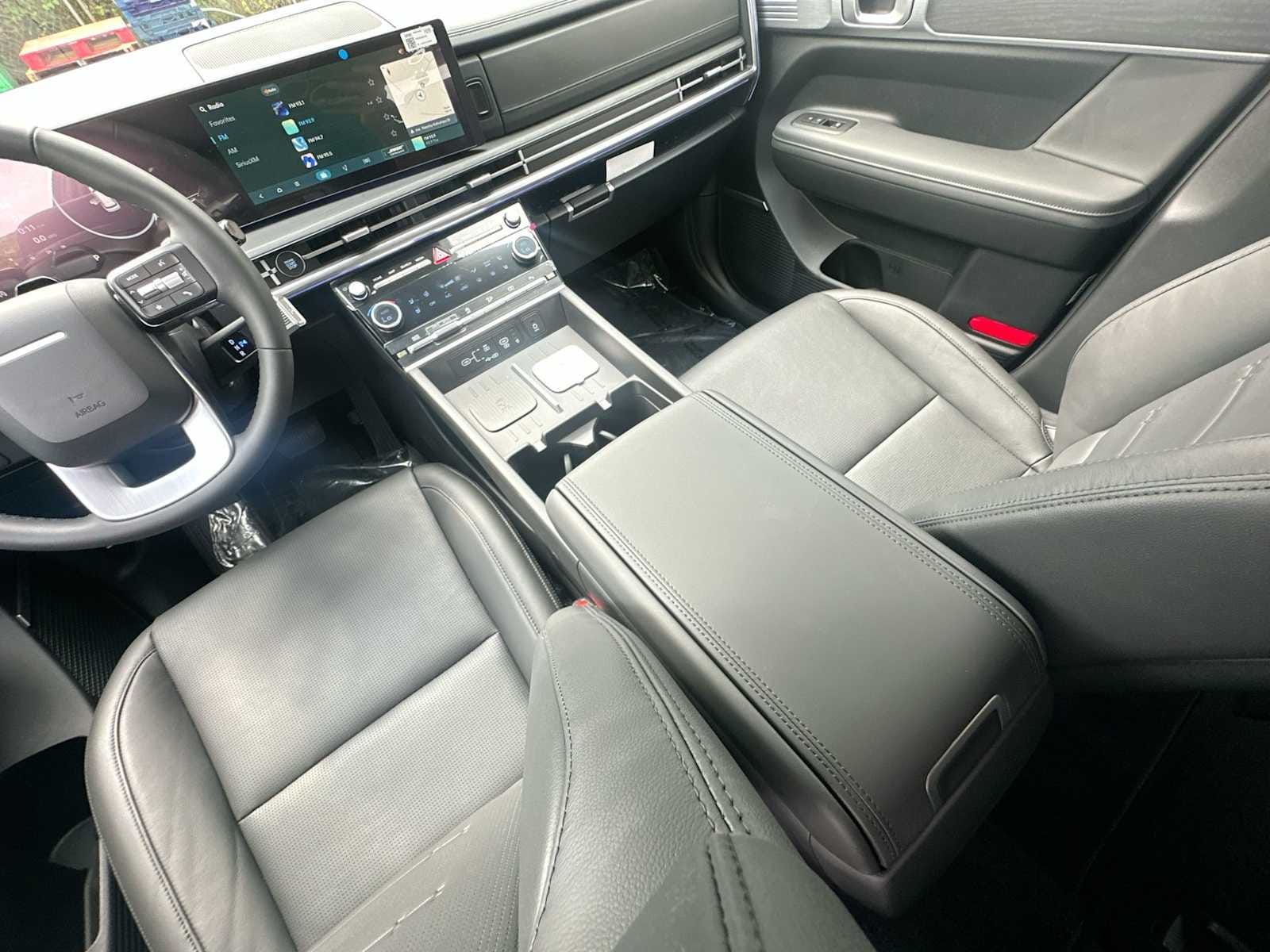 2025 Hyundai Santa Fe Limited - Photo 23
