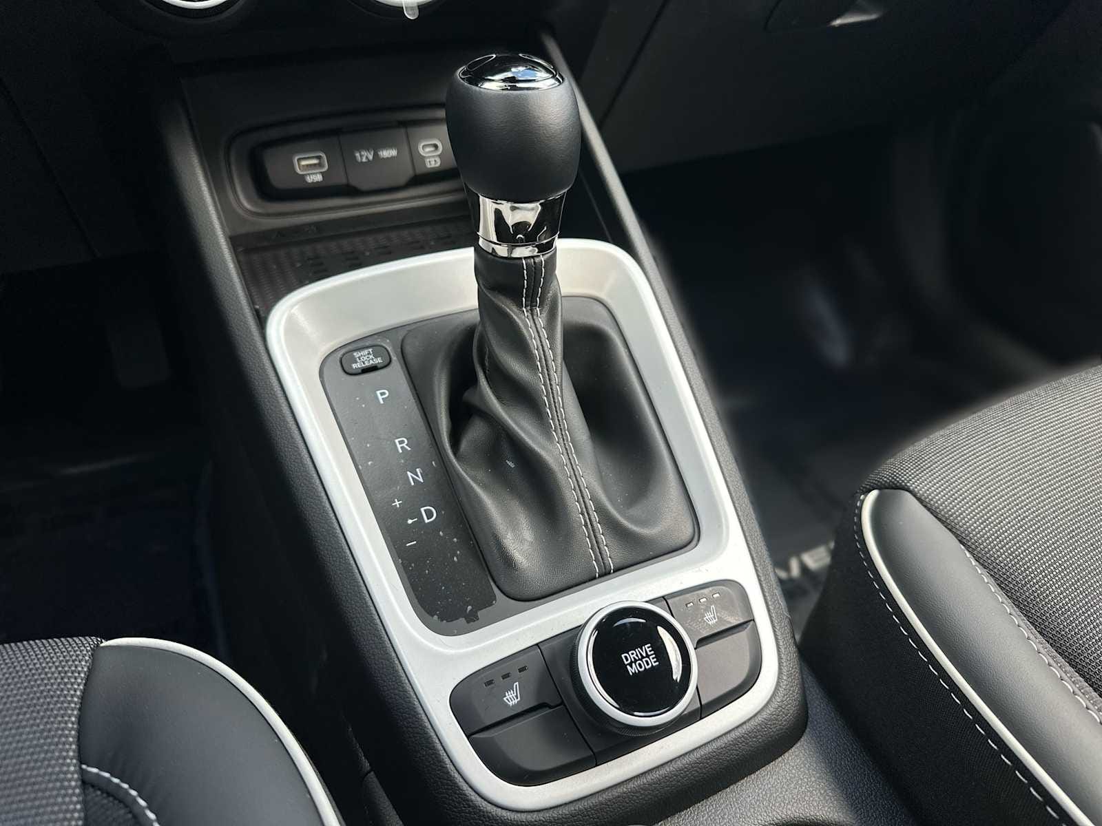 2025 Hyundai Venue Limited - Photo 21