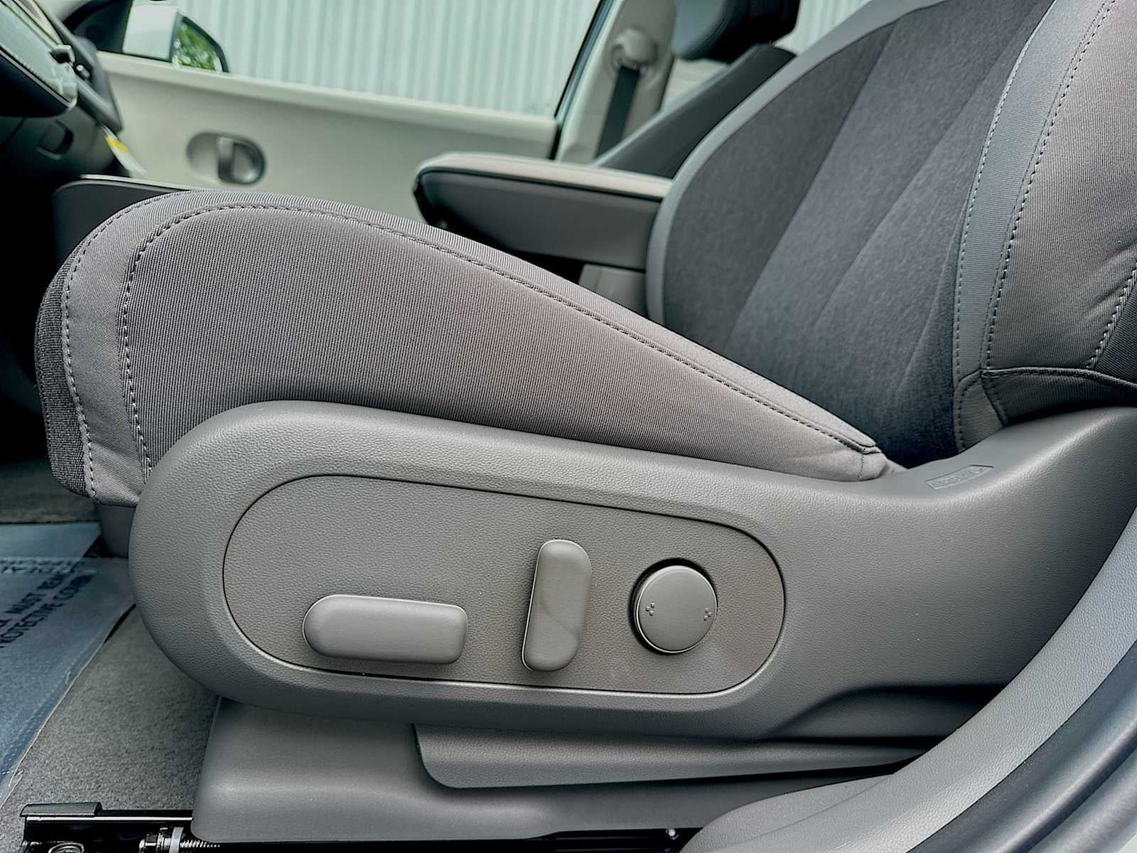 2026 Hyundai IONIQ 5 SE - Photo 14