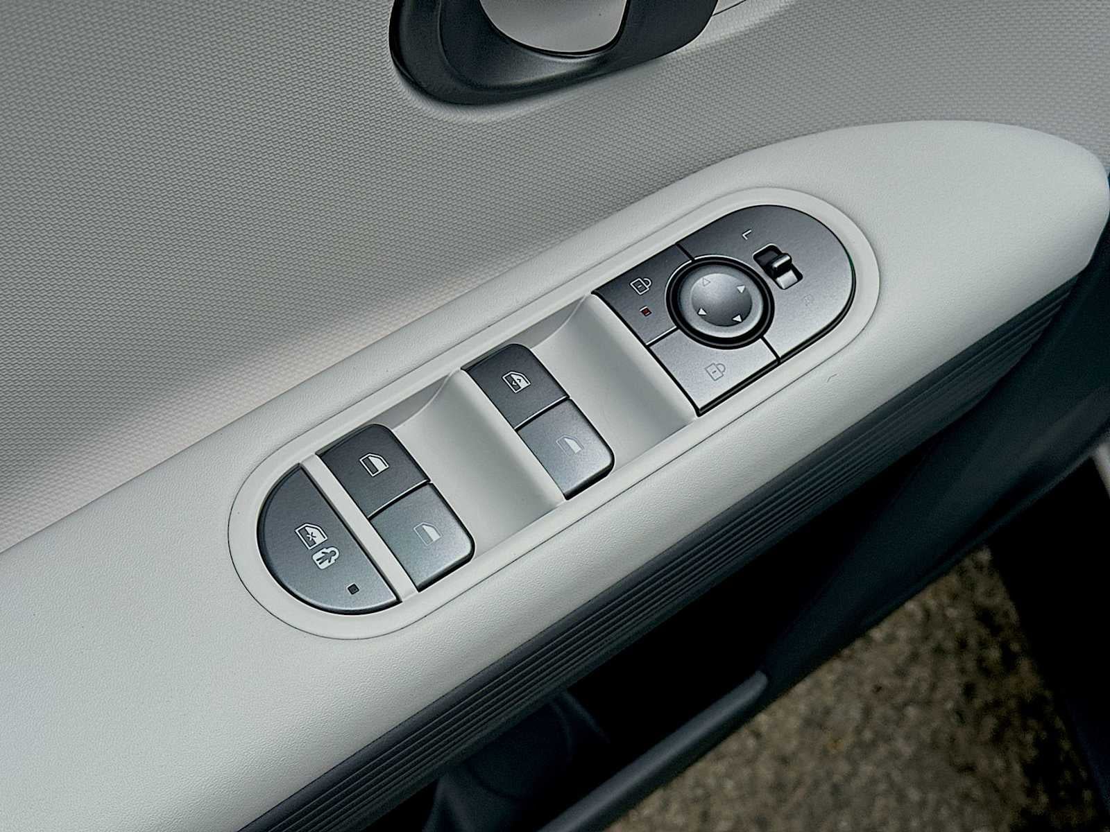 2026 Hyundai IONIQ 5 SE - Photo 15
