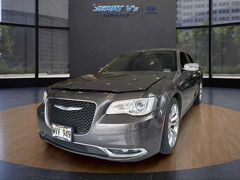 1 image of 2020 Chrysler 300 Limited