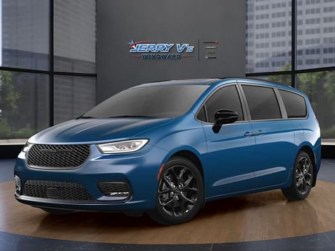 1 image of 2024 Chrysler Pacifica Limited