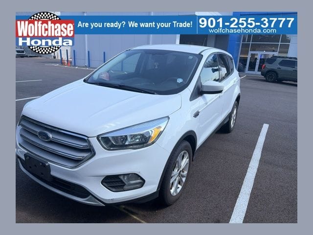 1 placeholder image of  2019 Ford Escape SE