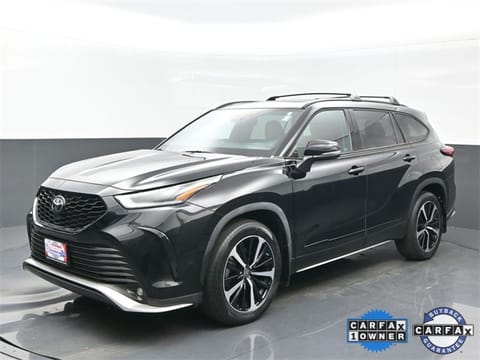 1 image of 2022 Toyota Highlander XSE