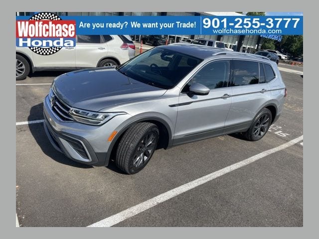 1 placeholder image of  2022 Volkswagen Tiguan 2.0T SE