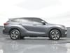 26 thumbnail image of  2021 Toyota Highlander XLE