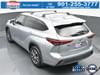 32 thumbnail image of  2020 Toyota Highlander Hybrid XLE