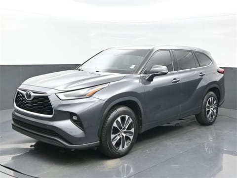 1 image of 2021 Toyota Highlander XLE